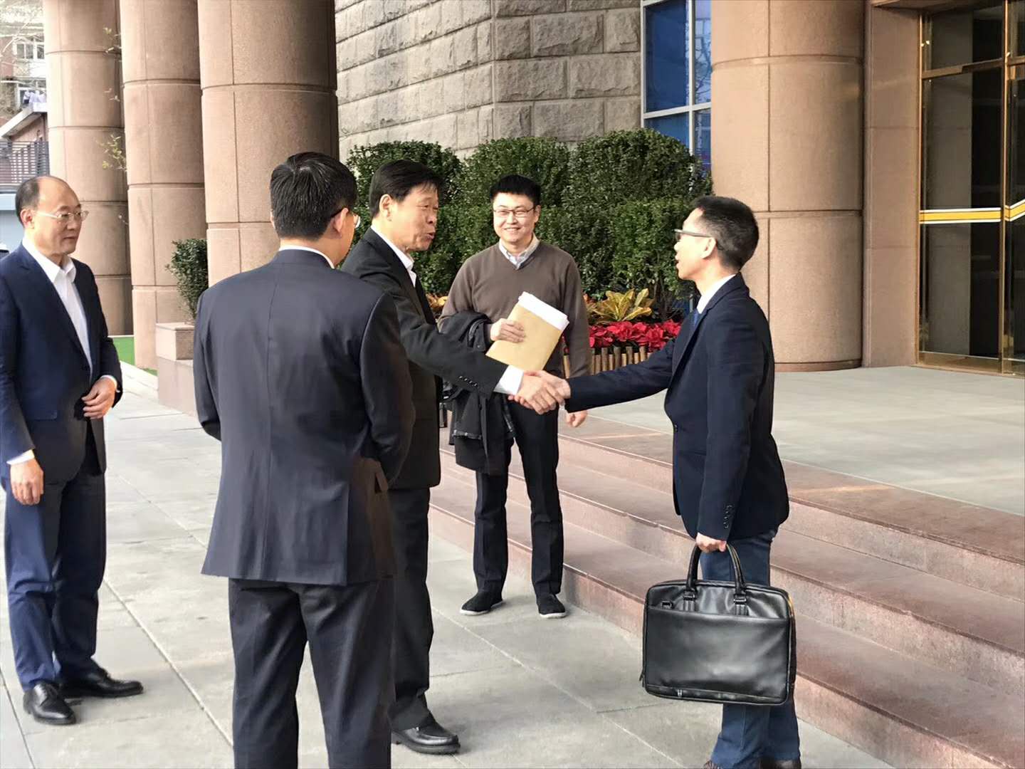 熱烈祝賀晟鼎精密儀器參加李克強總理組織的《關(guān)于企業(yè)稅負改革座談會(huì )》